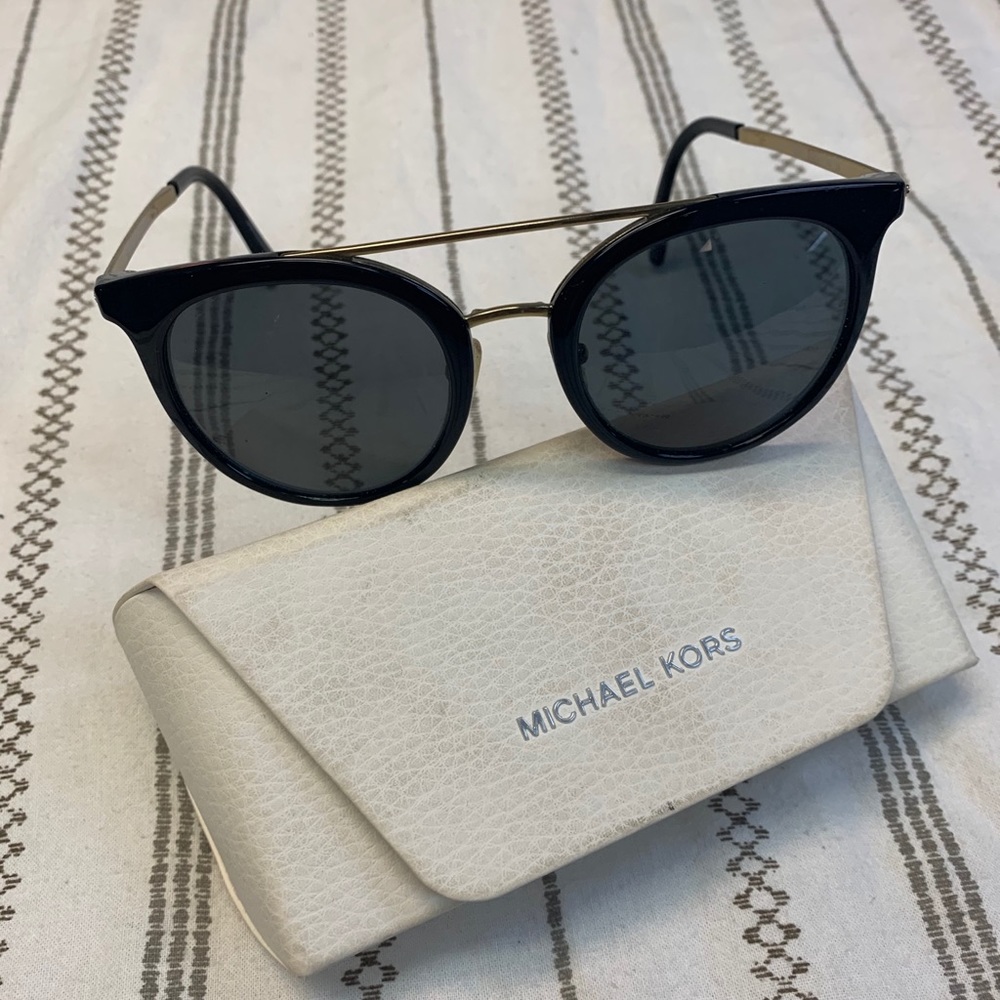 Michael Kors like new sunglasses and case!